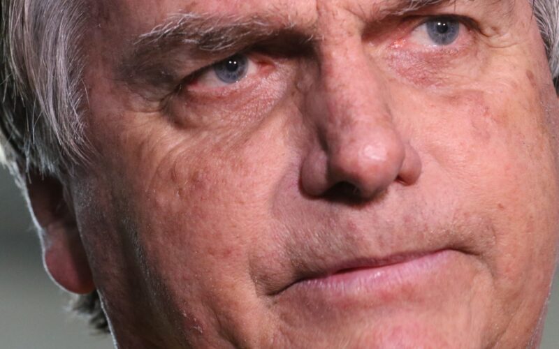 STF condena Bolsonaro a 27 anos e três meses de prisão