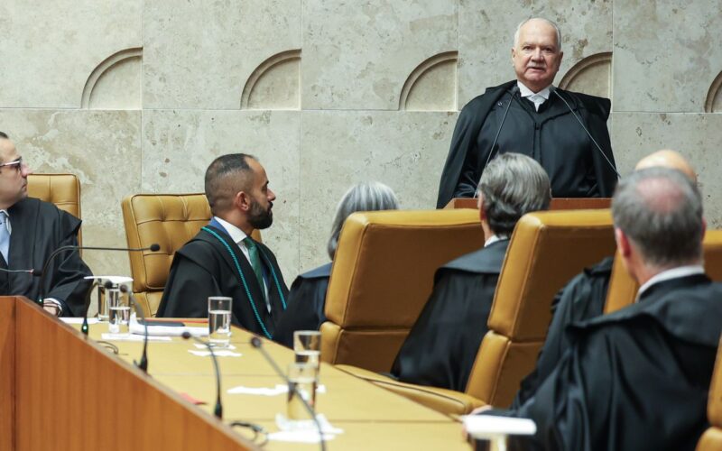 STF não deixará de julgar leis que afrontam a Constituição, diz Fachin
