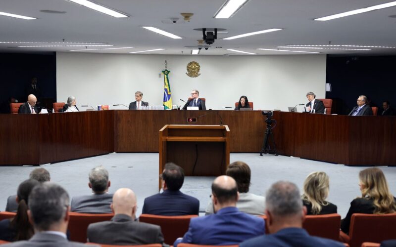 STF retoma julgamento de Bolsonaro; Cármen Lúcia vota