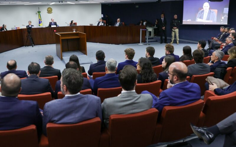 STF retoma julgamento de Bolsonaro após pausa; defesas serão ouvidas