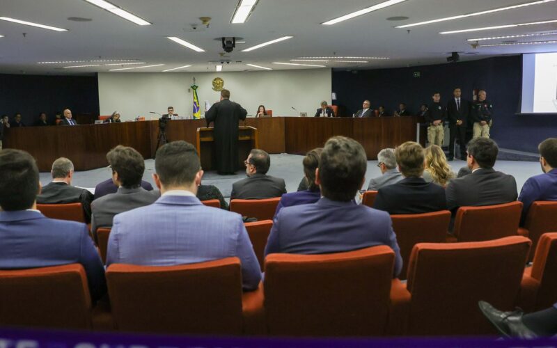 STF retoma nesta terça julgamento de Bolsonaro e mais sete réus