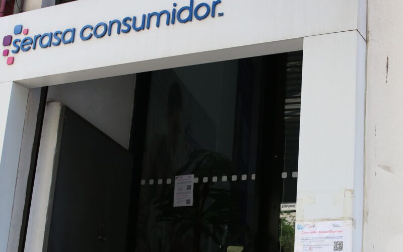 Serasa abre dia de negociação de dívidas