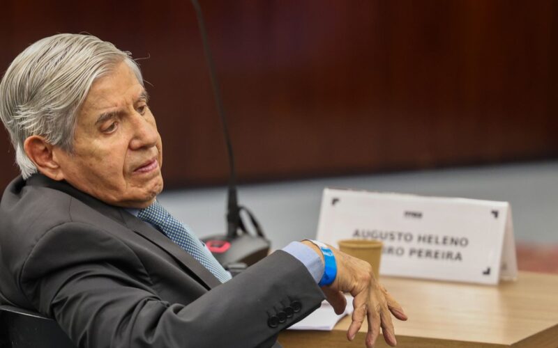 Trama golpista: Fux absolve general Heleno de todos os crimes