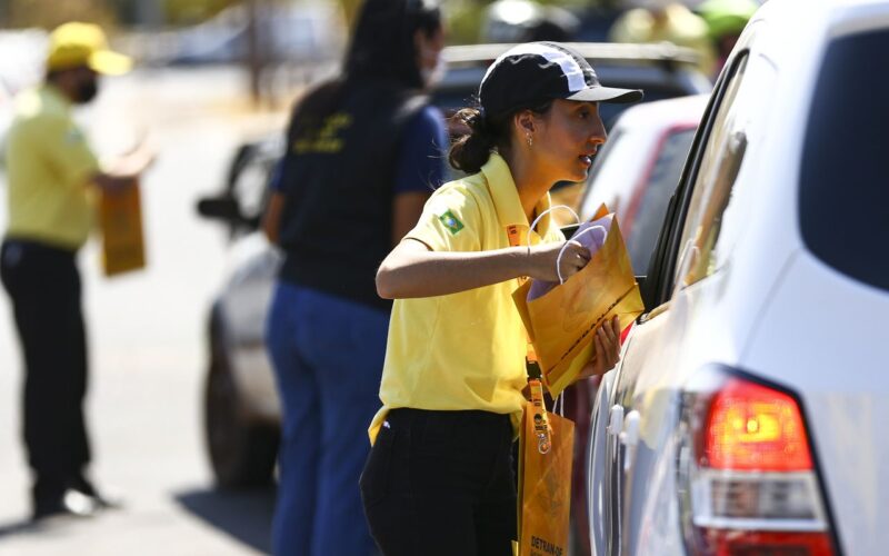 Transporte: melhor lugar de criança no carro é o meio do banco de trás
