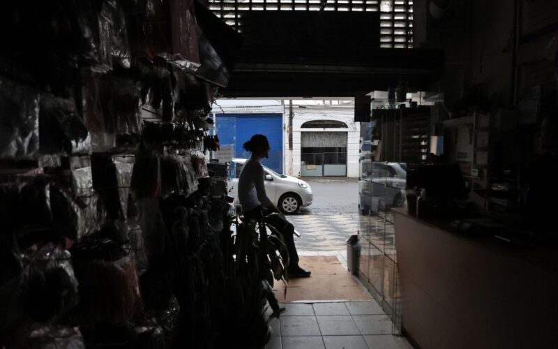 Vendavais, quedas de árvores e desabamentos deixam 8 feridos em SP