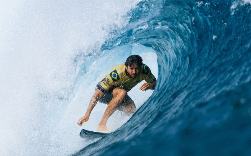 Yago Dora é campeão mundial de surfe profissional