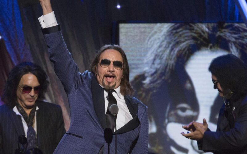 Ace Frehley, guitarrista fundador do Kiss, morre aos 74 anos