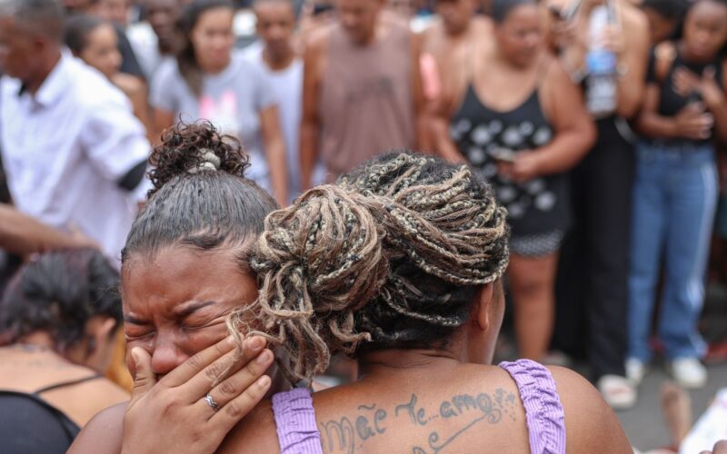 Ativistas denunciam massacre em ação policial no Rio