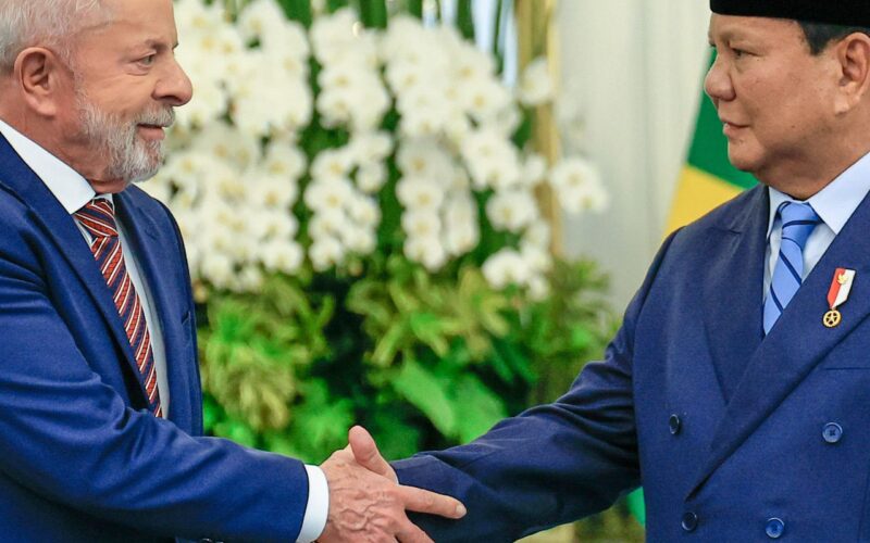 Brasil e Indonésia firmam acordos; Lula confirma candidatura em 2026
