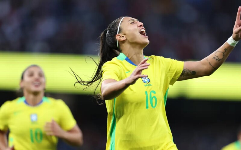 Com uma a menos, seleção feminina vence amistoso contra Inglaterra