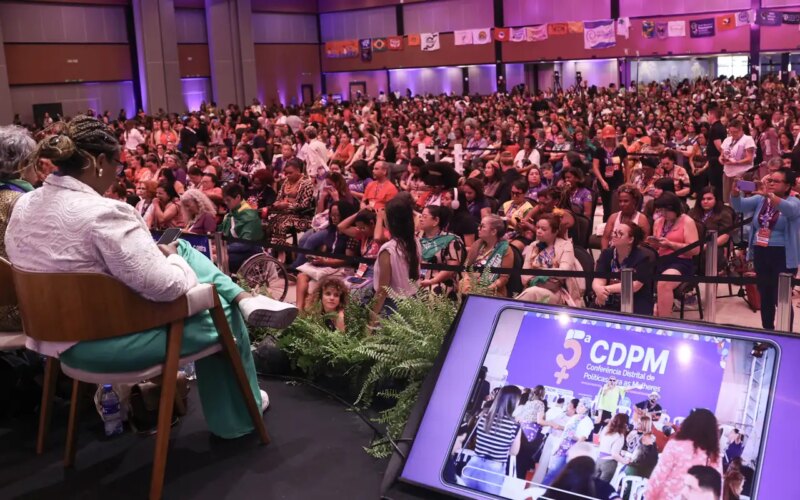 Conferencistas exigem políticas para todas as “mulheridades”