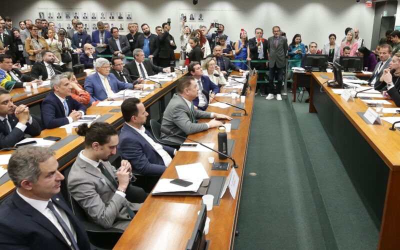 Conselho de Ética arquiva representação contra Eduardo Bolsonaro