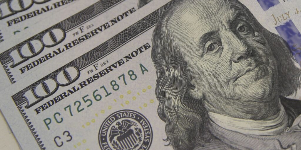 Dólar cai para R$ 5,46 com alívio nas tensões entre EUA e China