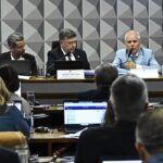 Ex-presidente do INSS se nega a responder perguntas de relator da CPI 