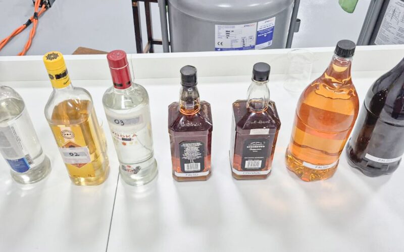 Fábrica clandestina de bebidas usava etanol adulterado de postos