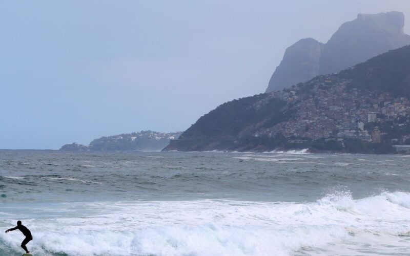Fim de semana no Rio terá mar de ressaca e frente fria