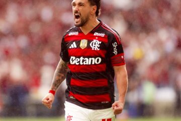 Flamengo vence no Maracanã e empata em número de pontos com Palmeiras