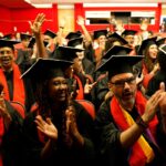 Formandos da Universidade das Quebradas celebram periferia na ABL
