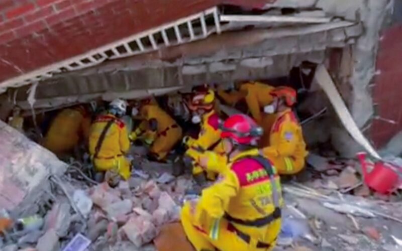 Forte terremoto de magnitude 7,4 atinge Filipinas
