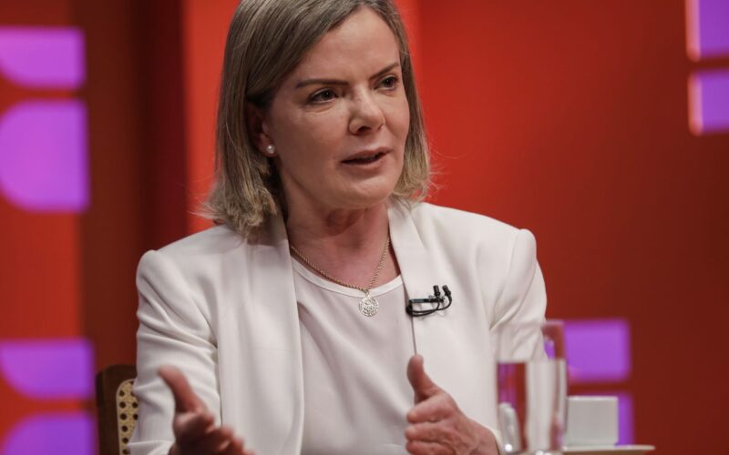 Gleisi diz que políticos de direita querem EUA intervindo no Brasil