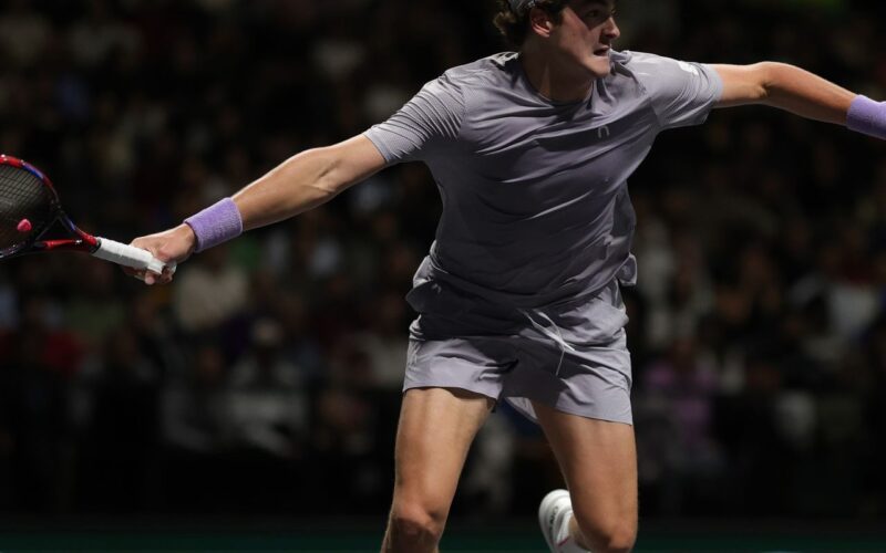 João Fonseca vence Shapovalov na estreia do Masters 1000 de Paris