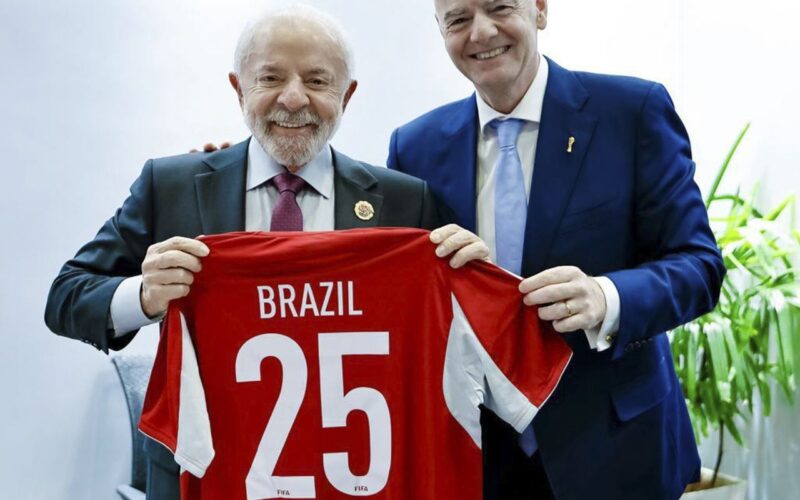 Lula convida presidente da Fifa para conhecer Universidade do Esporte