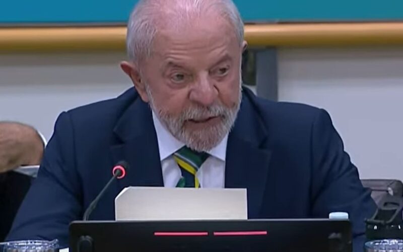 Lula diz que gestor que deixa obra parada deve ser preso