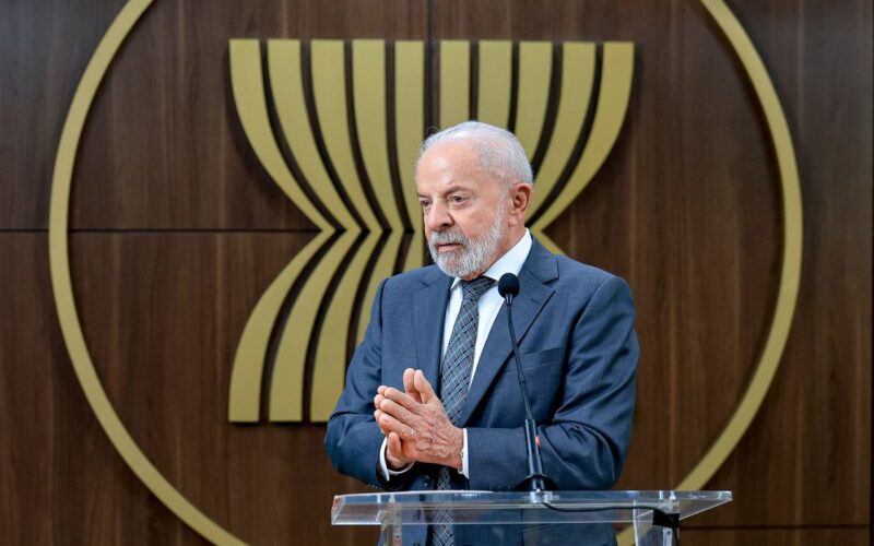 Lula quer discutir com Trump punição dada a ministros do STF