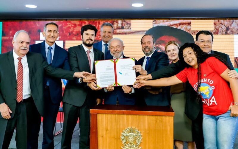Lula sanciona gratuidade em conta de luz para famílias de baixa renda