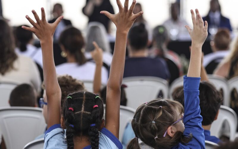 Mais brincadeira, menos tela: confira dicas para uma infância saudável