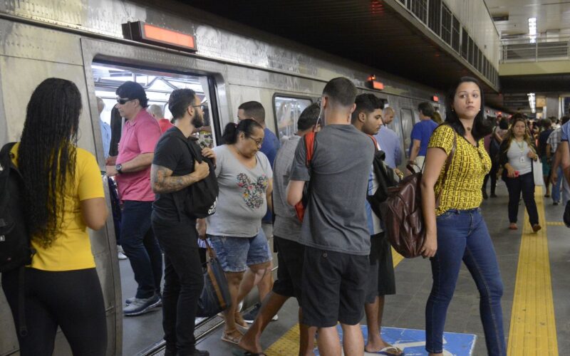 Metrô do Rio resolve problema de sinalização e trens voltam a operar
