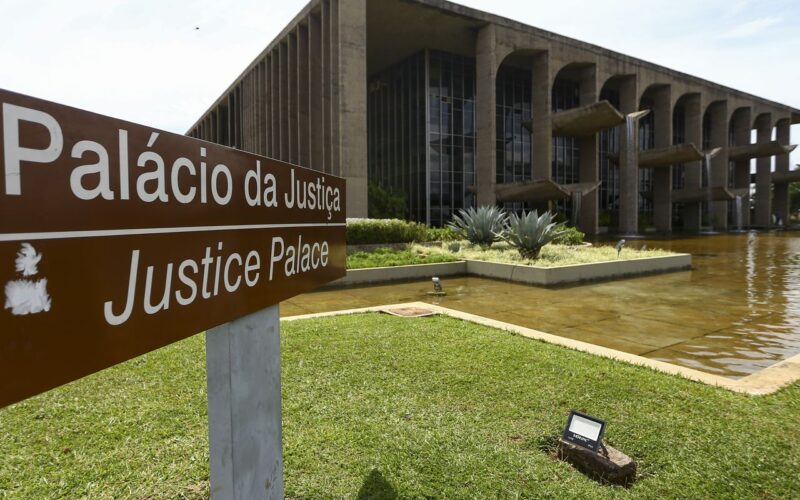 Ministério diz ao STF que já tomou medidas para intimar Figueiredo