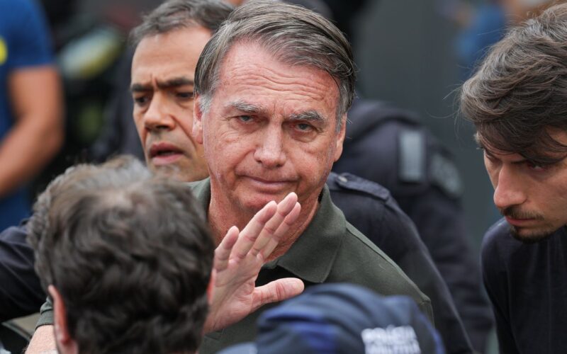 Moraes nega pedido da defesa e mantém prisão domiciliar de Bolsonaro