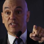 Moraes suspende decisão que destituiu defesa de réu da trama golpista