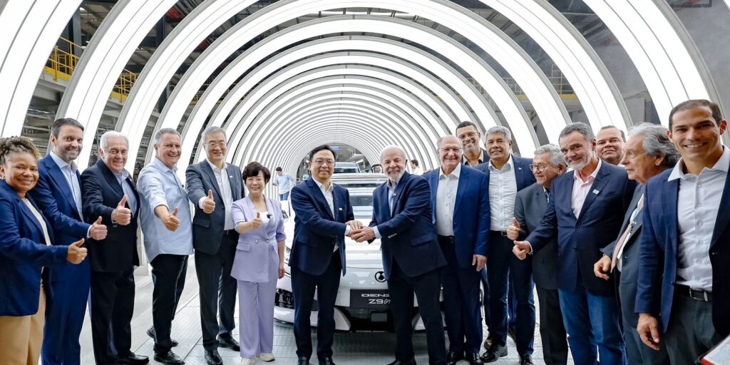 Nova fábrica de carros elétricos mostra confiança no Brasil, diz Lula