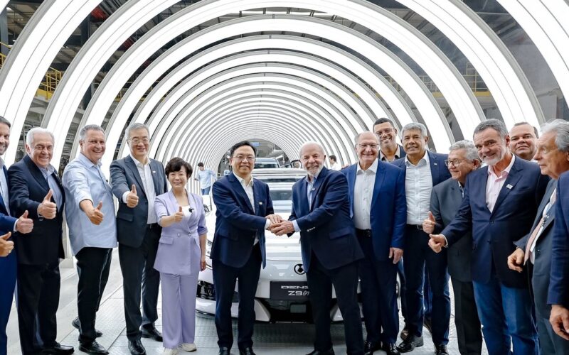 Nova fábrica de carros elétricos mostra confiança no Brasil, diz Lula