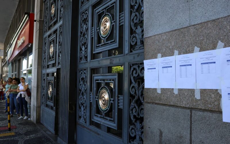 Portões nos locais de prova do CNU 2025 são fechados
