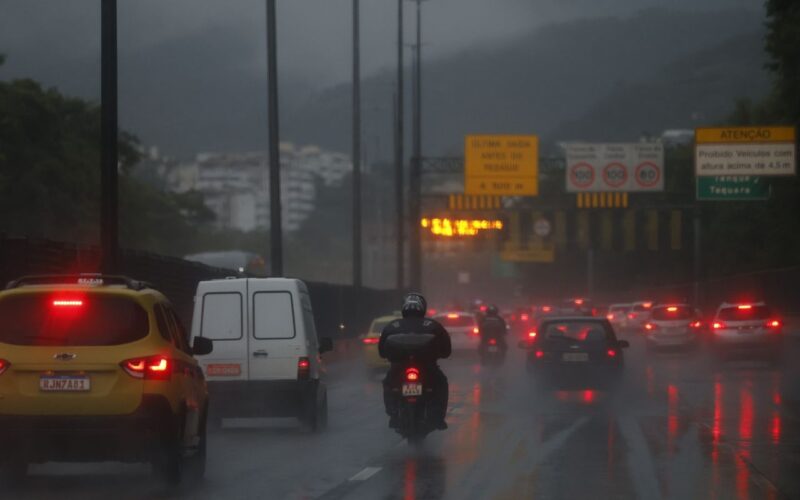 Rio tem alerta de chuva, ventos e ressaca do mar nas próximas horas