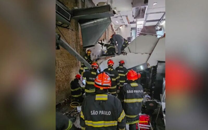 Uma pessoa morre após desabamento de teto de restaurante em SP
