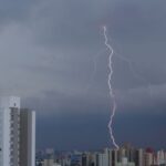 Ventos fortes em SP derrubam cobertura de arena e deixam 8 feridos