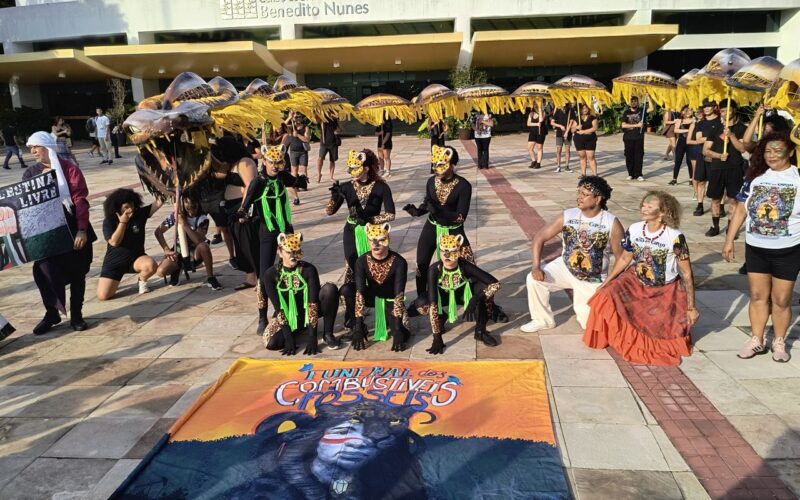 Ato na UFPA enterra simbolicamente combustíveis fósseis