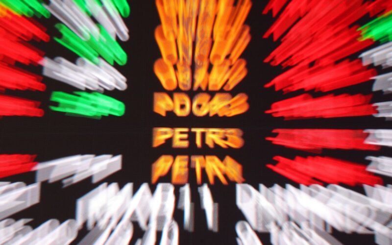 Bolsa volta a bater recorde, apesar de pressões do exterior