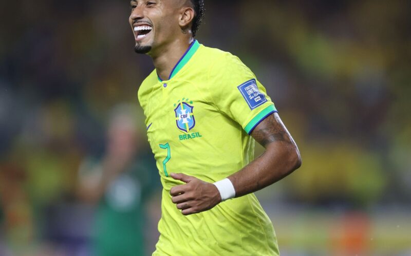 Brasileiro Raphinha é finalista do prêmio de melhor do mundo da Fifa