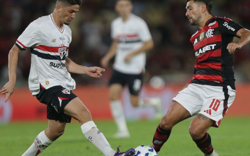 Buscando a liderança do Brasileiro, Flamengo enfrenta o São Paulo
