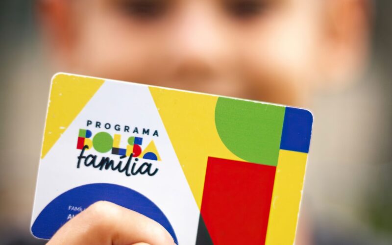 Caixa começa a pagar Bolsa Família de novembro
