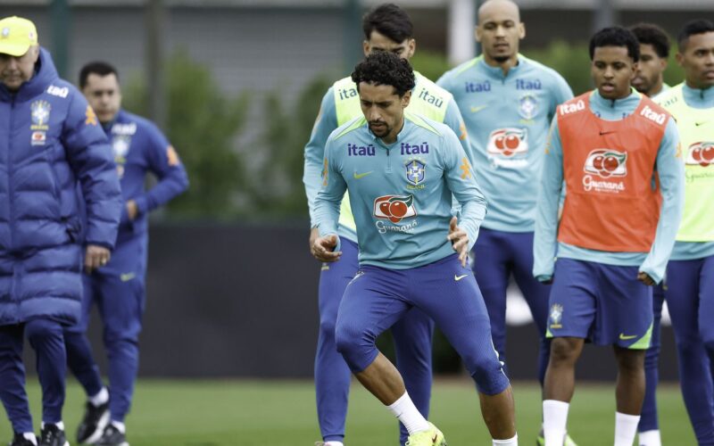 Com equipe completa, Ancelotti comanda atividade em Londres