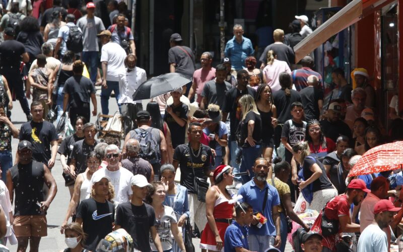 Confira nomes e sobrenomes mais comuns no país, segundo o IBGE