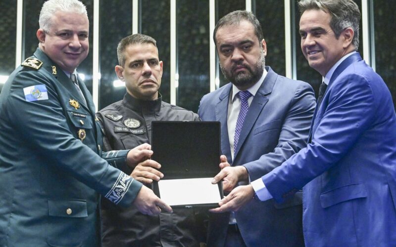 Congresso homenageia policiais mortos durante a Operação Contenção