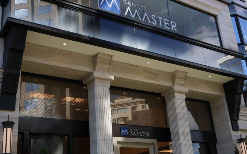 Especialistas alertam para golpes em ressarcimentos do Banco Master