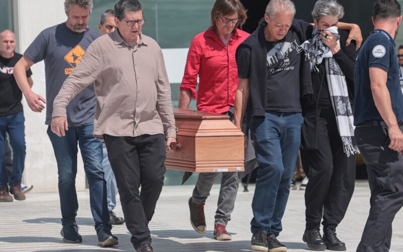 Familiares, amigos e políticos se despedem de Paulo Frateschi na Alesp